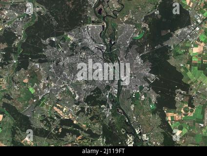 Farbsatellitenbild von Kiew, Ukraine. Kiew oder Kiew ist die Hauptstadt und bevölkerungsreichste Stadt der Ukraine. Es liegt in der Nord-Zentral-Ukraine entlang des Dniepe Stockfoto