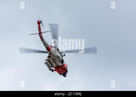20. März 2022, United States Coast Guarc Helikopter South Boston St. Patrick's Day Parade, produziert vom South Boston Allied war Veterans Council Stockfoto