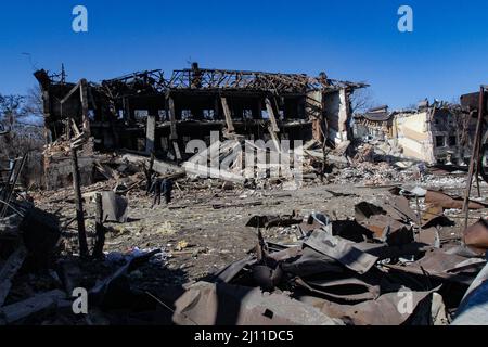 Dnipro, Ukraine - 21. März 2022 - Beseitigung der Folgen von Raketenangriffen im Stadtteil Nowokodatskyi der Stadt, Dnipro, Ostukraine Foto von Mykola Myakshykov/Ukrinform/ABACAPRESS.COM Stockfoto