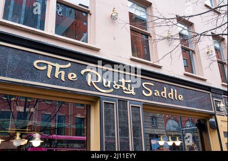 Belfast, Großbritannien - 19. Februar 2022: Der Rusty Saddle in Belfast Nordirland. Stockfoto