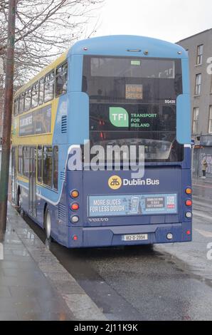 Dublin März 2022: Dublin Bus ist eine Tochtergesellschaft von CIÉ und bietet Busverbindungen innerhalb Dublins sowie von und zu den umliegenden Gebieten an. Stockfoto