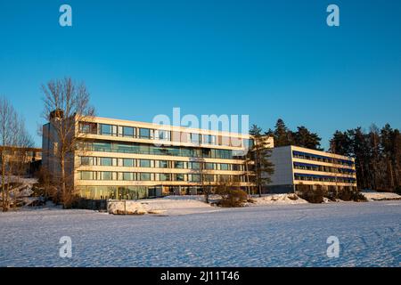 Das Hilton Helsinki Kalastajatorppa ist ein Strandhotel im finnischen Munkkiniemi-Viertel von Helsinki Stockfoto