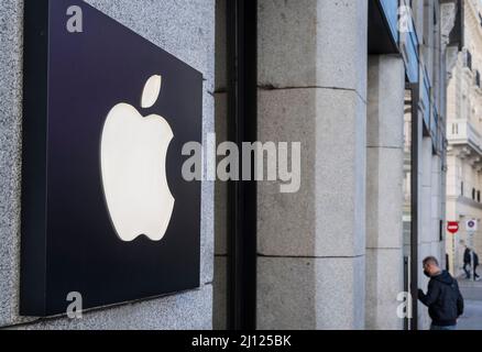 Madrid, Spanien. 22.. Februar 2022. Amerikanischer multinationaler Technologiekonzern Apple Store in Spanien gesehen. (Bild: © Xavi Lopez/SOPA Images via ZUMA Press Wire) Stockfoto