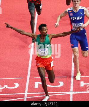 Samuel Tefera (ETH) Goldmedaillengewinnerin 1500m Männer bei den Leichtathletik-Hallenweltmeisterschaften 20. März 2022 in der Kombank Arena in Belgrad, Serbien Credit: SCS/Soenar Chamid/AFLO/Alamy Live News Stockfoto