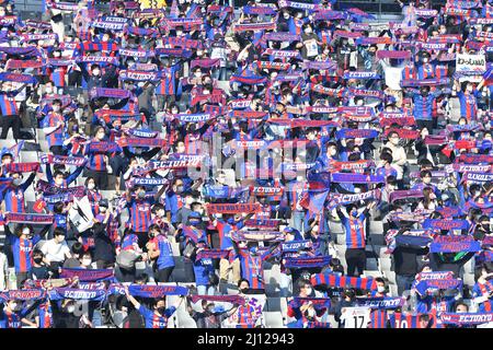 Tokio, Japan. 12. März 2022. FC Tokyo Fans jubeln vor dem Ligaspiel 2022 J1 zwischen dem FC Tokyo 2-1 Sanfrecce Hiroshima im Ajinomoto Stadium in Tokio, Japan, 12. März 2022. Quelle: AFLO/Alamy Live News Stockfoto