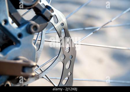 Gebrauchte Mountainbike Scheibenbremse Nahaufnahme Stockfoto