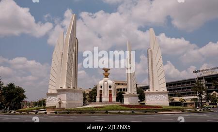 The Democracy Monument Khaosan Road Area Ratchadamnoen Avenue Kreuzung der Dinso Road Bangkok Thailand Stockfoto