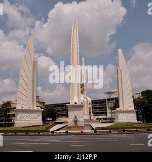 The Democracy Monument Khaosan Road Area Ratchadamnoen Avenue Kreuzung der Dinso Road Bangkok Thailand Stockfoto