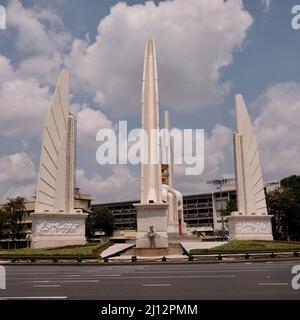 The Democracy Monument Khaosan Road Area Ratchadamnoen Avenue Kreuzung der Dinso Road Bangkok Thailand Stockfoto