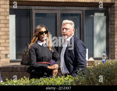 Boris Becker hat mit seiner Freundin Lilian de Carvalho vor dem Southwark Crown Court zu Mittag gegessen, als er wegen irreführender Insolvenz vor Gericht steht. 21. March 2022, Southwark Crown Court, London, UK Credit: Jeff Gilbert/Alamy Live News Stockfoto