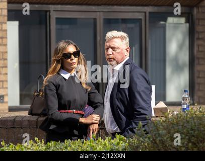 Boris Becker hat mit seiner Freundin Lilian de Carvalho vor dem Southwark Crown Court zu Mittag gegessen, als er wegen irreführender Insolvenz vor Gericht steht. 21. March 2022, Southwark Crown Court, London, UK Credit: Jeff Gilbert/Alamy Live News Stockfoto