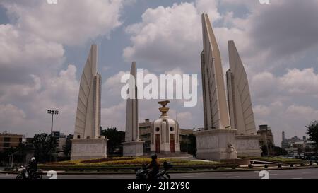 The Democracy Monument Khaosan Road Area Ratchadamnoen Avenue Kreuzung der Dinso Road Bangkok Thailand Stockfoto