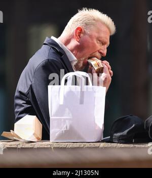 Foto zeigt: Boris Becker am Southwark Crown Court in London heute steht er vor einem Insolvenzverfahren, begleitet von der glamourösen Freundin Lilian d Stockfoto