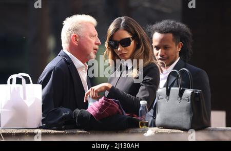 Foto zeigt: Boris Becker am Southwark Crown Court in London heute steht er vor einem Insolvenzverfahren, begleitet von der glamourösen Freundin Lilian d Stockfoto