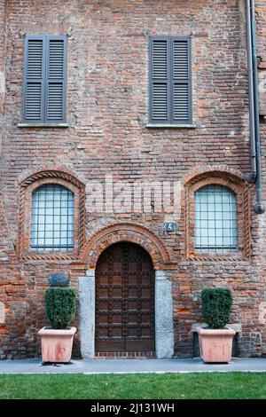 Mailand, Italien. 03. Oktober 2021. Eine Tür zum Schloss Sforza in Mailand, Italien. (Foto: Alexander Pohl/Sipa USA) Quelle: SIPA USA/Alamy Live News Stockfoto