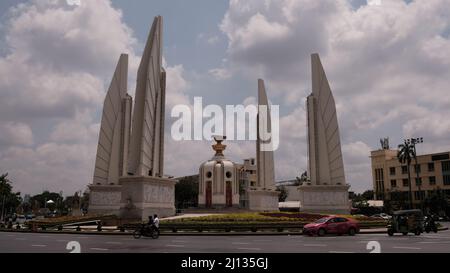 The Democracy Monument Khaosan Road Area Ratchadamnoen Avenue Kreuzung der Dinso Road Bangkok Thailand Stockfoto