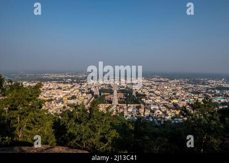 Arunachala ist ein Hügel in Tiruvannamalai, Tamil Nadu, und einer der fünf wichtigsten Shaiva heiligen Plätze in Südindien.der Arunachalesvara Tempel zu Shiva ist Stockfoto