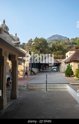 Arunachala ist ein Hügel in Tiruvannamalai, Tamil Nadu, und einer der fünf wichtigsten Shaiva heiligen Plätze in Südindien.der Arunachalesvara Tempel zu Shiva ist Stockfoto