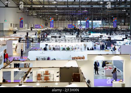 MAILAND, ITALIEN - 13. MÄRZ 2022: Blick von oben während der Mipel-Messe Stockfoto