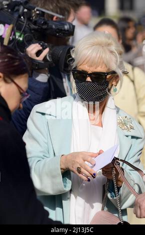 Debbie McGee - Darstellerin und Ehefrau des verstorbenen Zauberers Paul Daniels - Teilnahme am Memorial Service für Dame Vera Lynn in der Westminster Abbey, 21.. März Stockfoto