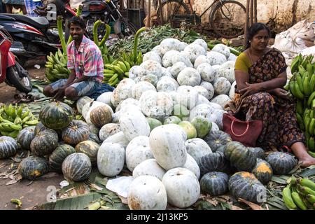 Pondicherry Food Market, Pondicherry, heute bekannt als Puducherry, ist die Hauptstadt und bevölkerungsreichste Stadt des Union Territory of Puducherry in Indien. Stockfoto