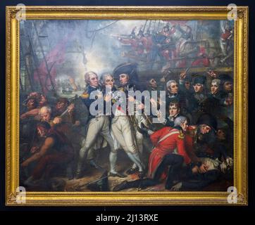 The Chelsea Antiques & Fine Art Fair, London, Großbritannien. 22. März 2022. Ein wiederentdecktes historisches Gemälde, das den Moment darstellt, in dem Admiral Lord Nelson während der Schlacht von Trafalgar tödlich verletzt wurde, wird zum ersten Mal auf der Chelsea Antiques & Fine Art Fair in London, 23-27. März 2022, zum Verkauf angeboten. Es kostet £350.000. ‘Lord Nelson’s Victory off Trafalgar’ wird vom Londoner Kunsthändler Martyn Downer zum Verkauf ausgestellt. Es wurde von der in Boston geborenen amerikanischen Künstlerin Mather Brown (1761-1831) gemalt. Quelle: Malcolm Park/Alamy Live News Stockfoto