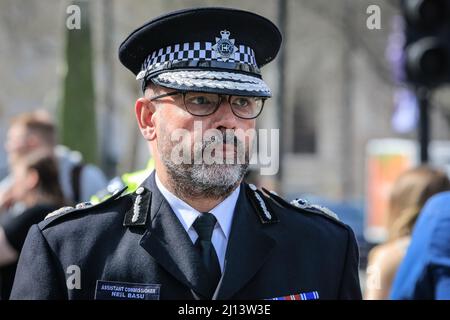 London, Großbritannien. 22. März 2022. Stellvertretender Kommissar Neil Basu nach dem Gottesdienst in der St. Margaret's Church von Westminster Abbey nach einem Gedenkgottesdienst für den PC Keith Palmer, der 2017 vor dem Parlament getötet wurde. Kredit: Imageplotter/Alamy Live Nachrichten Stockfoto