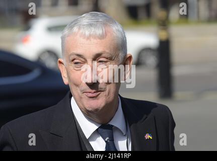 Sir Lindsay Hoyle - Sprecher des Unterhauses - Teilnahme am Gedenkgottesdienst für Dame Vera Lynn in der Westminster Abbey, 21.. März 2022 Stockfoto