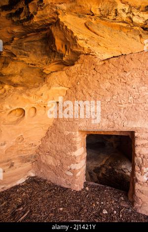 Die Lace Rock Ruin ist eine 1000 Jahre alte Ancestral Puebloan Klippe, die auf Cedar Mesa im Südosten Utahs wohnt. Sein Name stammt aus dem Abschnitt des Felsens l Stockfoto