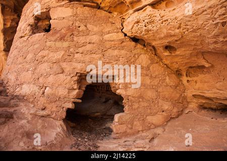 Die Lace Rock Ruin ist eine 1000 Jahre alte Ancestral Puebloan Klippe, die auf Cedar Mesa im Südosten Utahs wohnt. Sein Name stammt aus dem Abschnitt des Felsens l Stockfoto