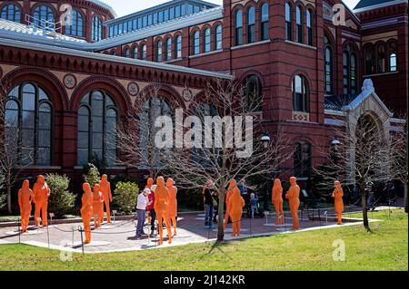 Frauen im MINT-Museum vor dem Arts and Industries Building #IfThenSheCan - The Exhibit Stockfoto