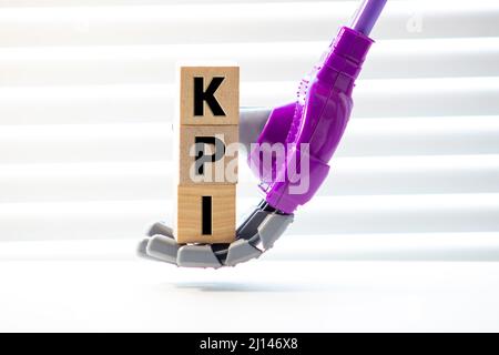 KPI-Wort in Holzblöcken geschrieben, Key Performance Indicator. Stockfoto