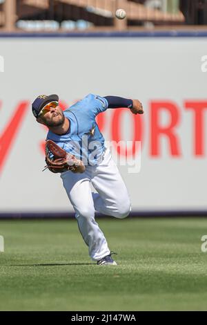 Port Charlotte, FL USA: Tampa Bay Rays Left Fielder Cal Stevenson (58) rennt, um einen gut geschlagenen Ball in das Outfield während eines Basebals zu fangen Stockfoto