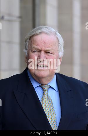 Oberst Bob Stewart DSO-Abgeordneter vor dem Portcullis House, Westminster, London Stockfoto