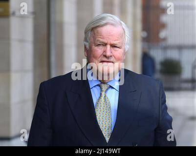 Oberst Bob Stewart DSO-Abgeordneter vor dem Portcullis House, Westminster, London Stockfoto