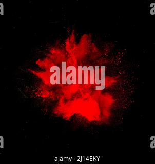 Red holi Farbpulver Explosion isoliert auf schwarzem Hintergrund Stockfoto