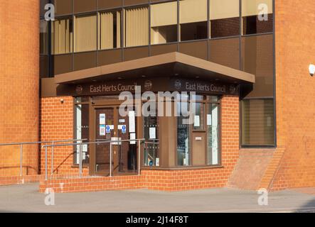 Eingang zum Charringtons House, den Büros des East Herts Council. Bishop's Stortford. VEREINIGTES KÖNIGREICH Stockfoto