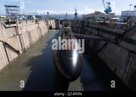 Honolulu, Usa. 27. Juli 2021. Das Schnellangriff-U-Boot USS Topeka der US Navy Los Angeles-Klasse im Trockendock während des Routinedienstes in der Pearl Harbor Naval Shipyard & Intermediate Maintenance Facility, 27. Juli 2021 in Honolulu, Hawaii. Quelle: Amanda Urena/USA Navy/Alamy Live News Stockfoto