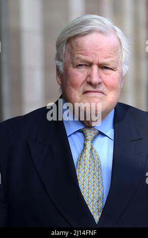 Oberst Bob Stewart DSO-Abgeordneter vor dem Portcullis House, Westminster, London Stockfoto