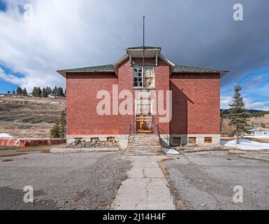 Verlassene Schule in Coleman am Crowsnest Pass in Alberta, Kanada Stockfoto