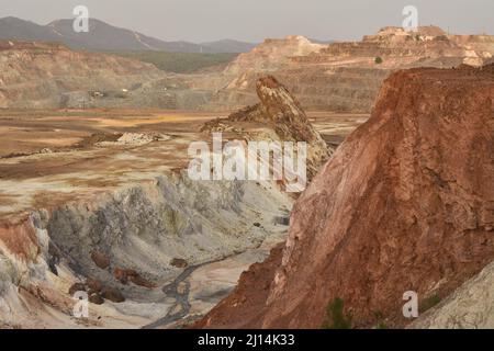 Cerro Colorado, Tagebaumine für Kupfer und andere Erze in der Nähe von Minas de Riotinto, Provinz Huelva, Südspanien. Stockfoto