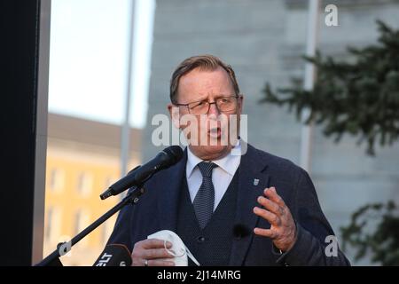 Weimar, Deutschland. 22. März 2022. Der Thüringer Ministerpräsident Bodo Ramelow (die Linke) spricht bei einer Gedenkfeier für den Buchenwalder Überlebenden Boris Romantschenko. Der 96-jährige Boris Romantschenko wurde bei einem Bombenanschlag in Charkiw getötet. Quelle: Bodo Schackow/dpa-Zentralbild/dpa/Alamy Live News Stockfoto