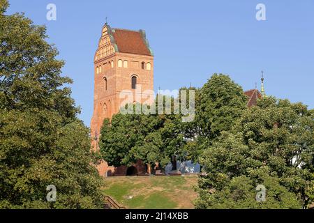 Warschau, Polen - 18. August 2015: Der Glockenturm wurde 1518 an die Kirche der Heimsuchung der seligen Jungfrau Maria gebaut, die Kirche selbst war es Stockfoto