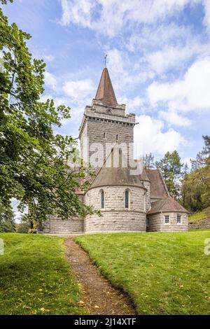 Crathie Kirk, eine kleine viktorianische Kirche von Schottland Pfarrkirche in der Nähe von Balmoral Castle, Aberdeenshire, Schottland Großbritannien Stockfoto