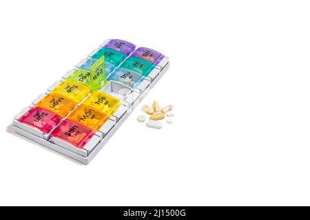 7 Tage Pillendose Spender, Woche und Tag Pillendose Organizer, für Krebspatienten - reinweißer Hintergrund Stockfoto