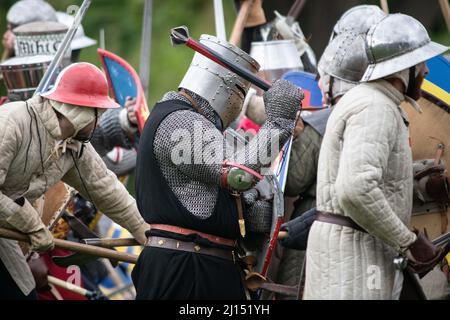 Evesham, Worcestershire, Großbritannien. 7.. August 2021. Im Bild: Nachspieler üben Kampftechniken nach einer 2-jährigen Kampfabwesung aufgrund der Covid pande Stockfoto