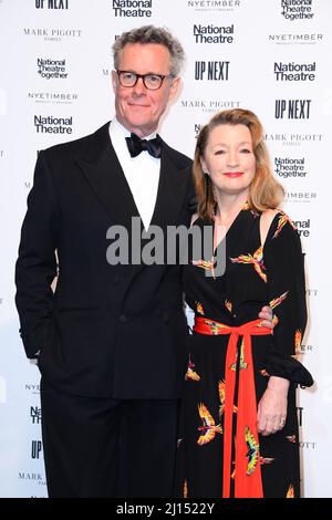 London, Großbritannien. 22. März 2022. Lesley Manville und Alex Jennings nehmen an der National Theatre Up Next Gala im National Theatre in London Teil. Bilddatum: Dienstag, 22. März 2022. Bildnachweis sollte lauten: Matt Crossick/Empics/Alamy Live News Stockfoto