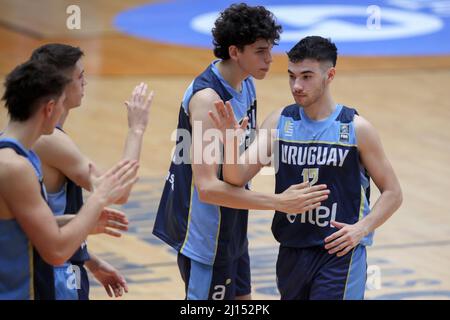 Los Dos Caminos, Miranda. VE - MÄRZ 21: Matias Espinosa #12 der Uruguay-Nationalmannschaft feiert mit seinen Teamkollegen den Sieg gegen den Colomb Stockfoto