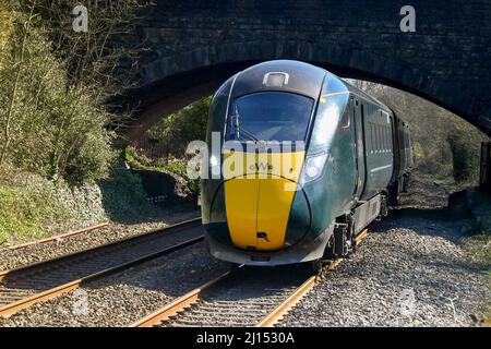 Pontyclun, Wales - März 2022: Blick auf einen Hochgeschwindigkeitszug der Great Western Railway Stockfoto