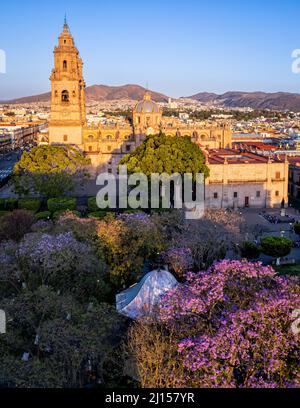 Luftaufnahme der Kathedrale und der Plaza de Armas in Morelia, Michoacan, Mexiko. Stockfoto